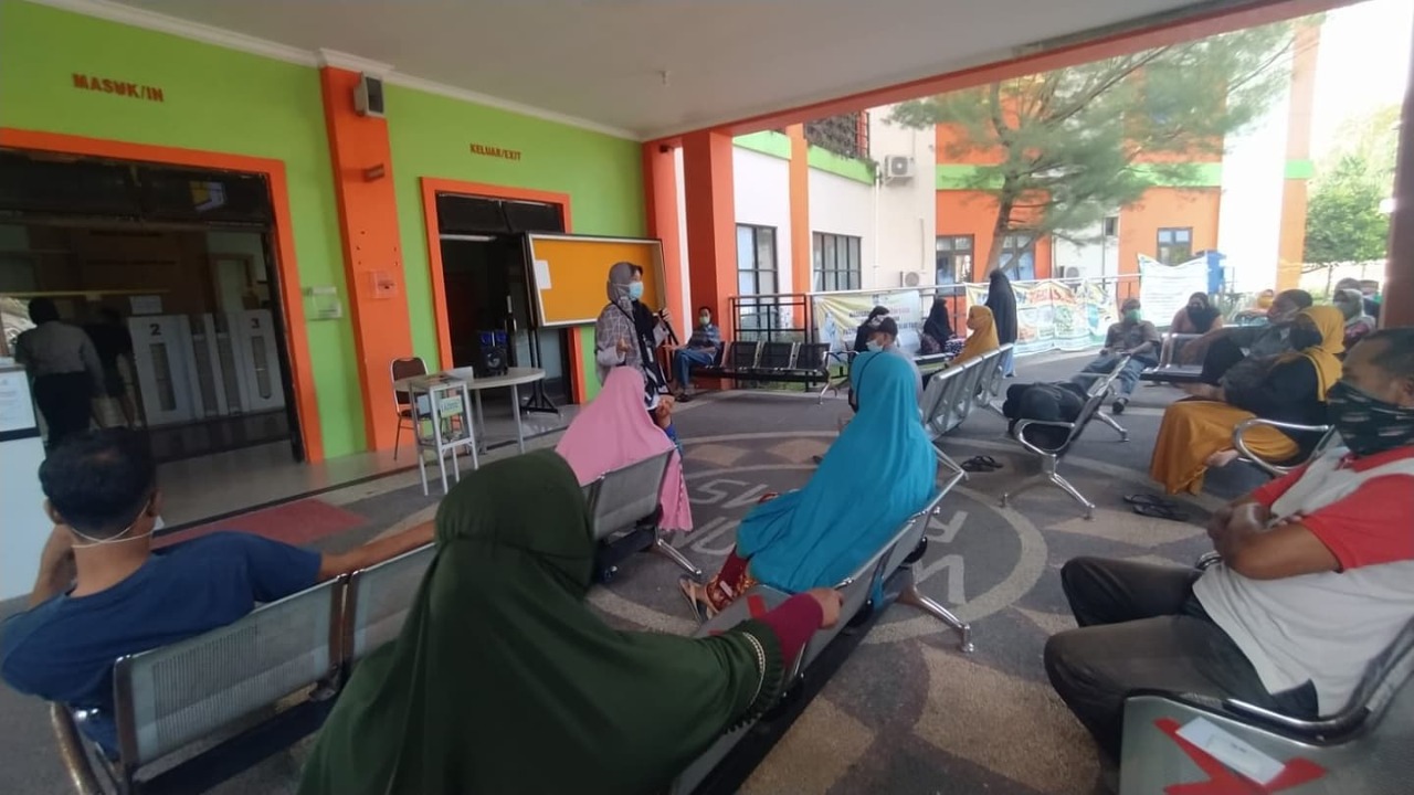 BERIKAN PEMAHAMAN TENTANG TBC, INSTALASI PKRS LAKUKAN PENYULUHAN